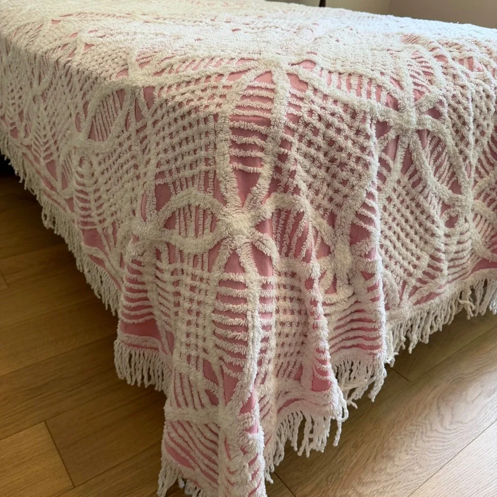 VTG Penny's Fashion Manor Pink White Classic Tufted Chenille Bedspread - 94x98